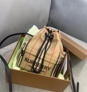  Túi Burberry Nữ No.23