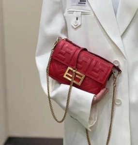 TÚI XÁCH FENDI BAGUETTE