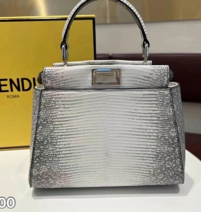 TÚI XÁCH FENDI CN300