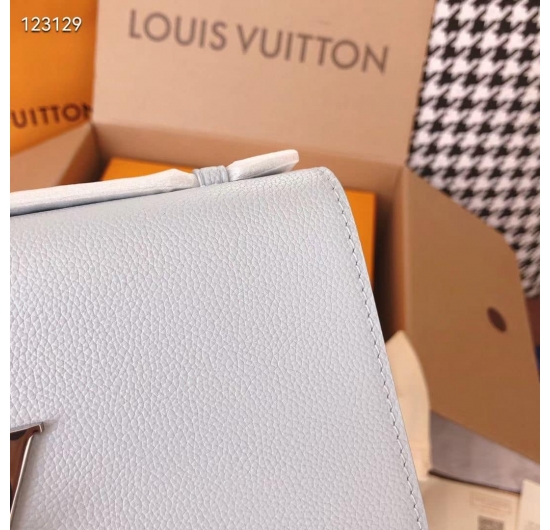 TÚI XÁCH LV LOCKME CLUTCH