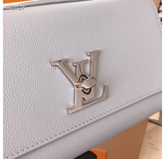 TÚI XÁCH LV LOCKME CLUTCH