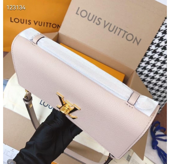 TÚI XÁCH LV LOCKME CLUTCH