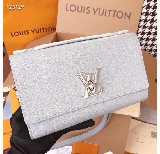 TÚI XÁCH LV LOCKME CLUTCH