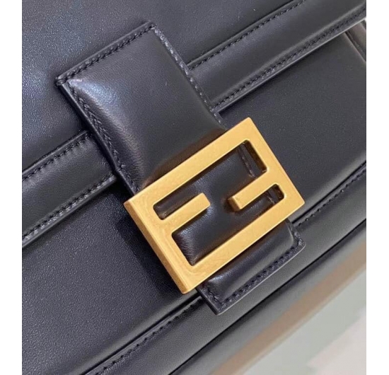 TÚI XÁCH FENDI BAGUETTE