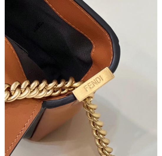 TÚI XÁCH FENDI BAGUETTE