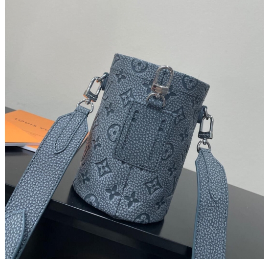 TÚI XÁCH LV NAM CHALK POUCH